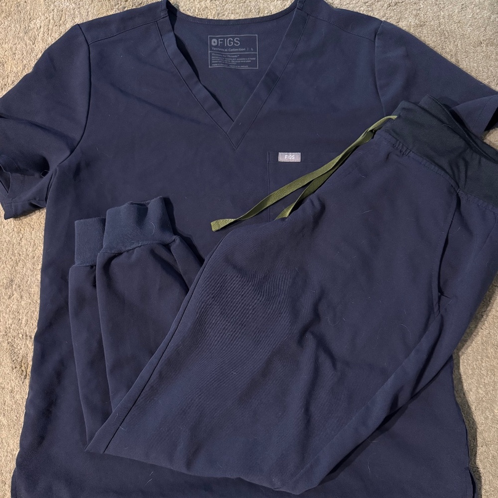 Figs Quiet Navy Catarina One Pocket Scrub Top